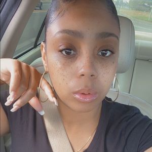 Meet your Posher, Alicia